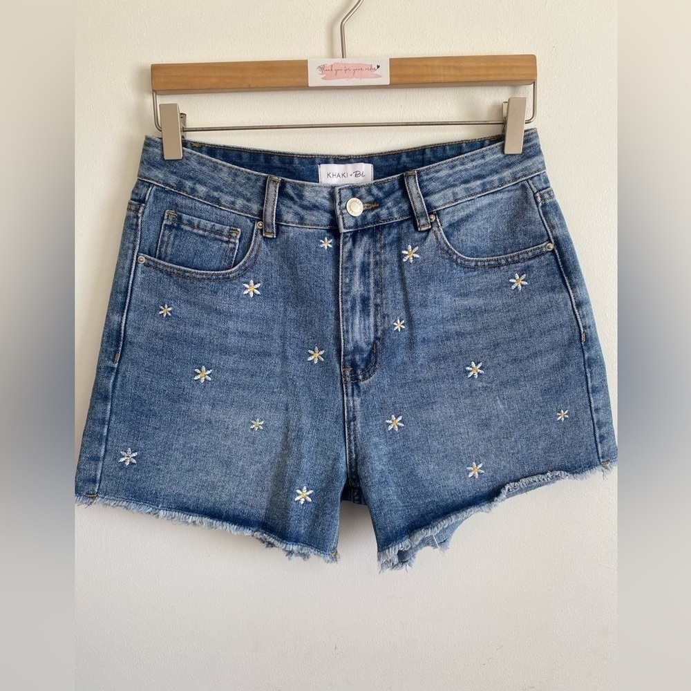 Khaki and Blu “Y2K” High Waisted Embroidered Cutoffs Juniors 9